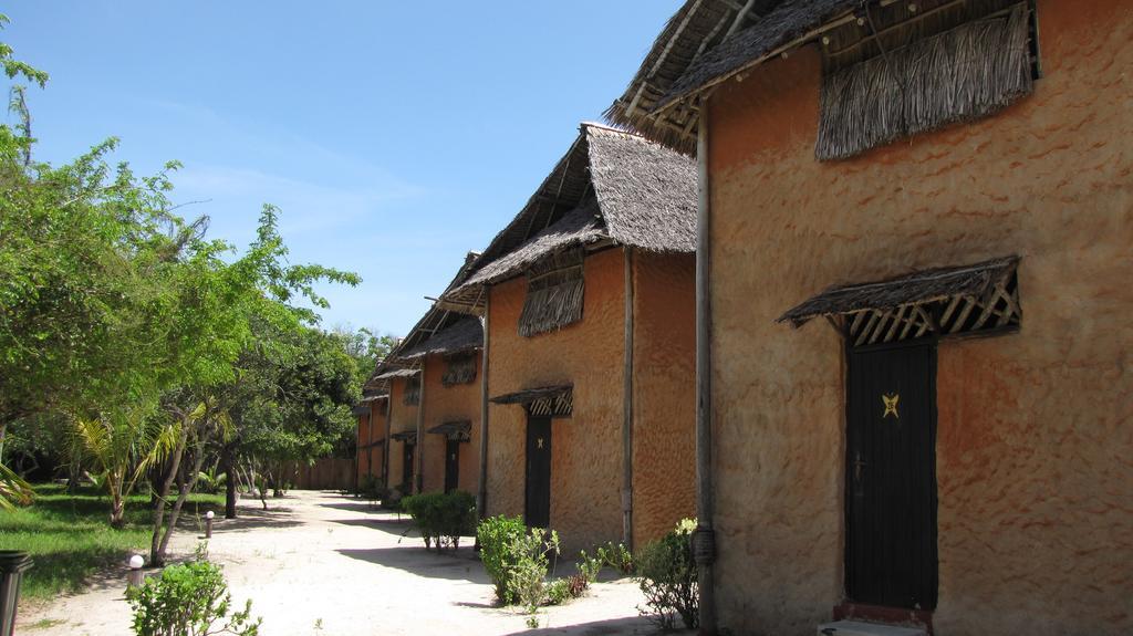 Kipepeo Beach And Village Dar es Salaam Bagian luar foto