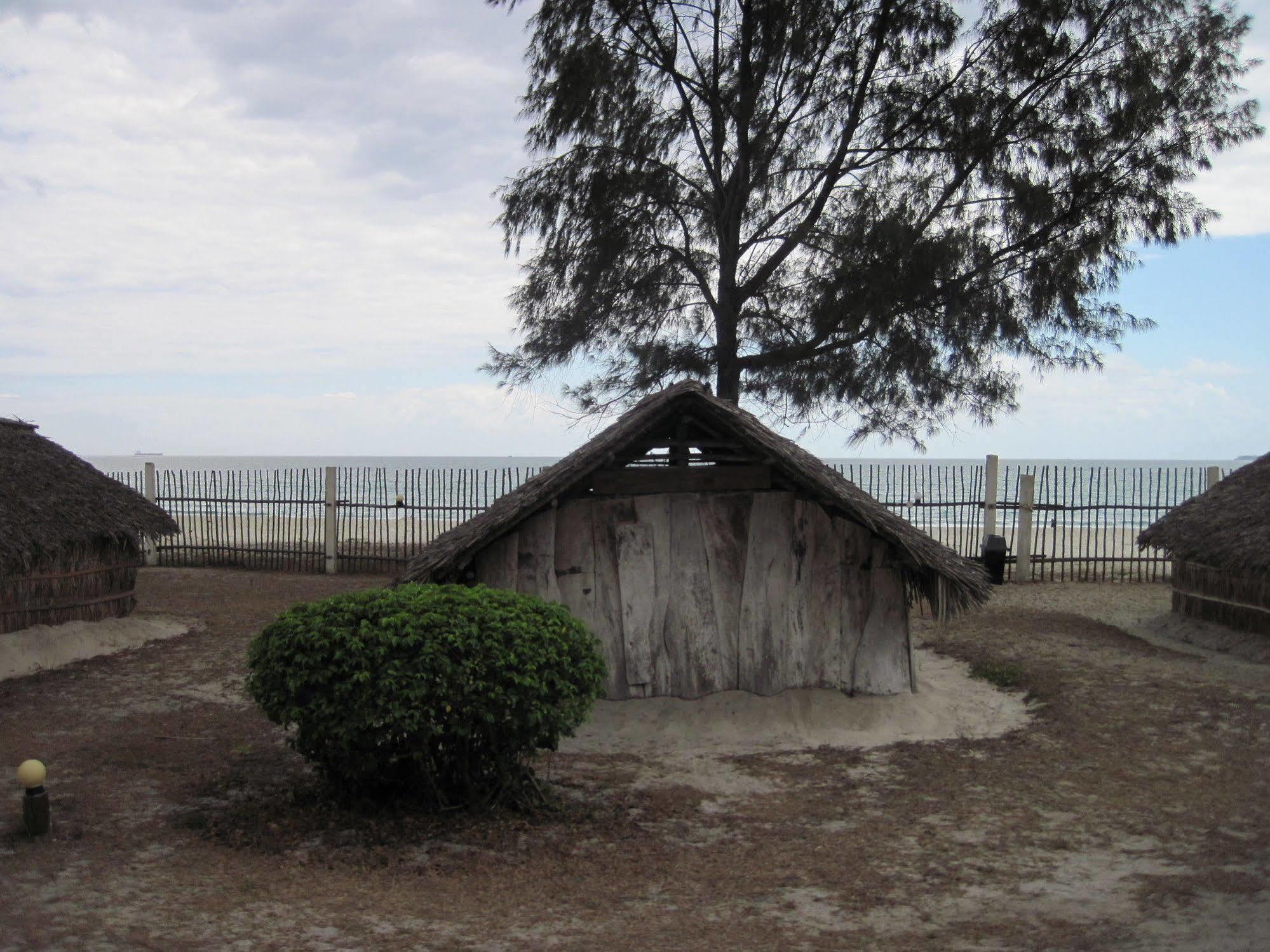 Kipepeo Beach And Village Dar es Salaam Bagian luar foto