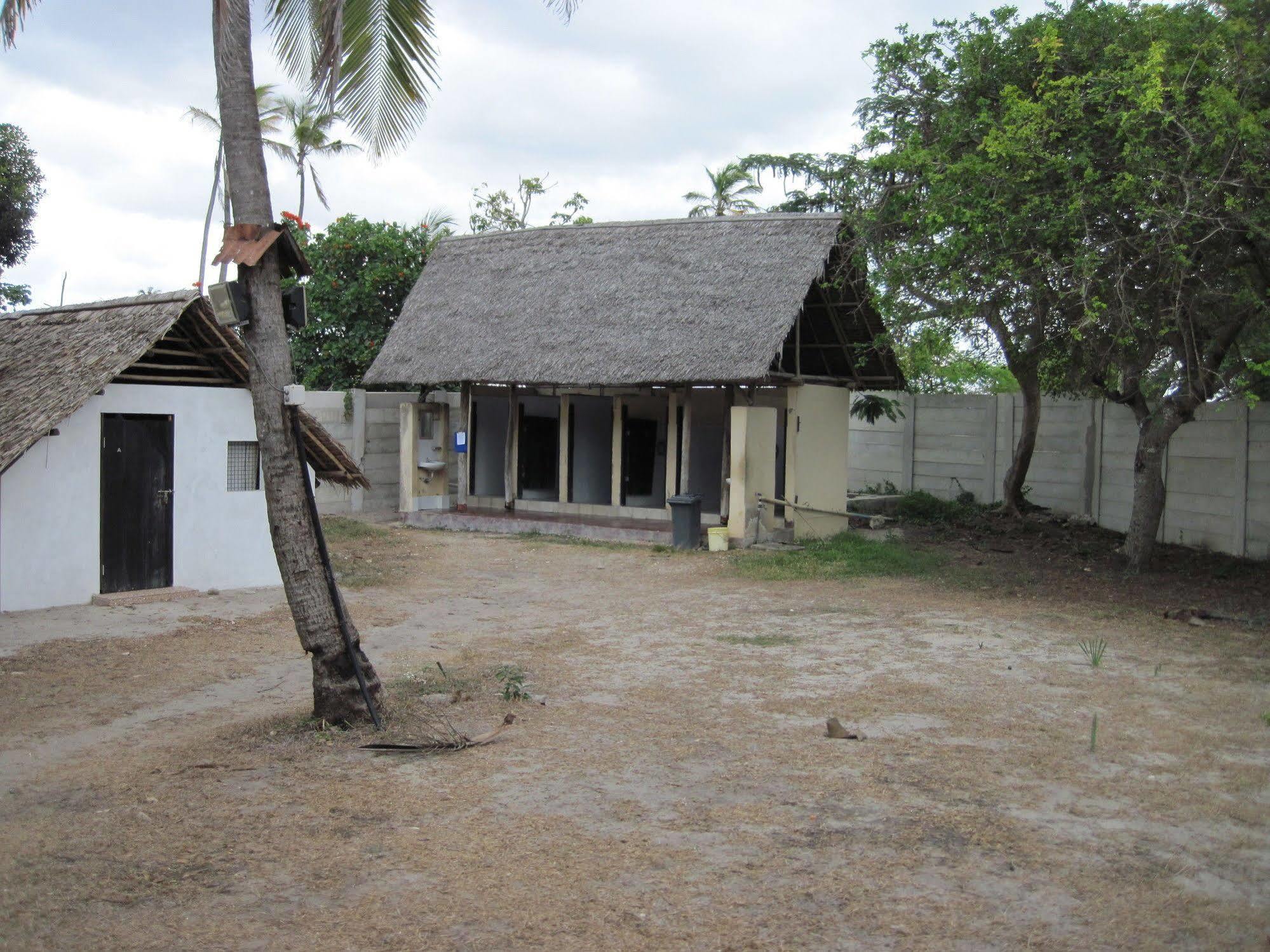 Kipepeo Beach And Village Dar es Salaam Bagian luar foto