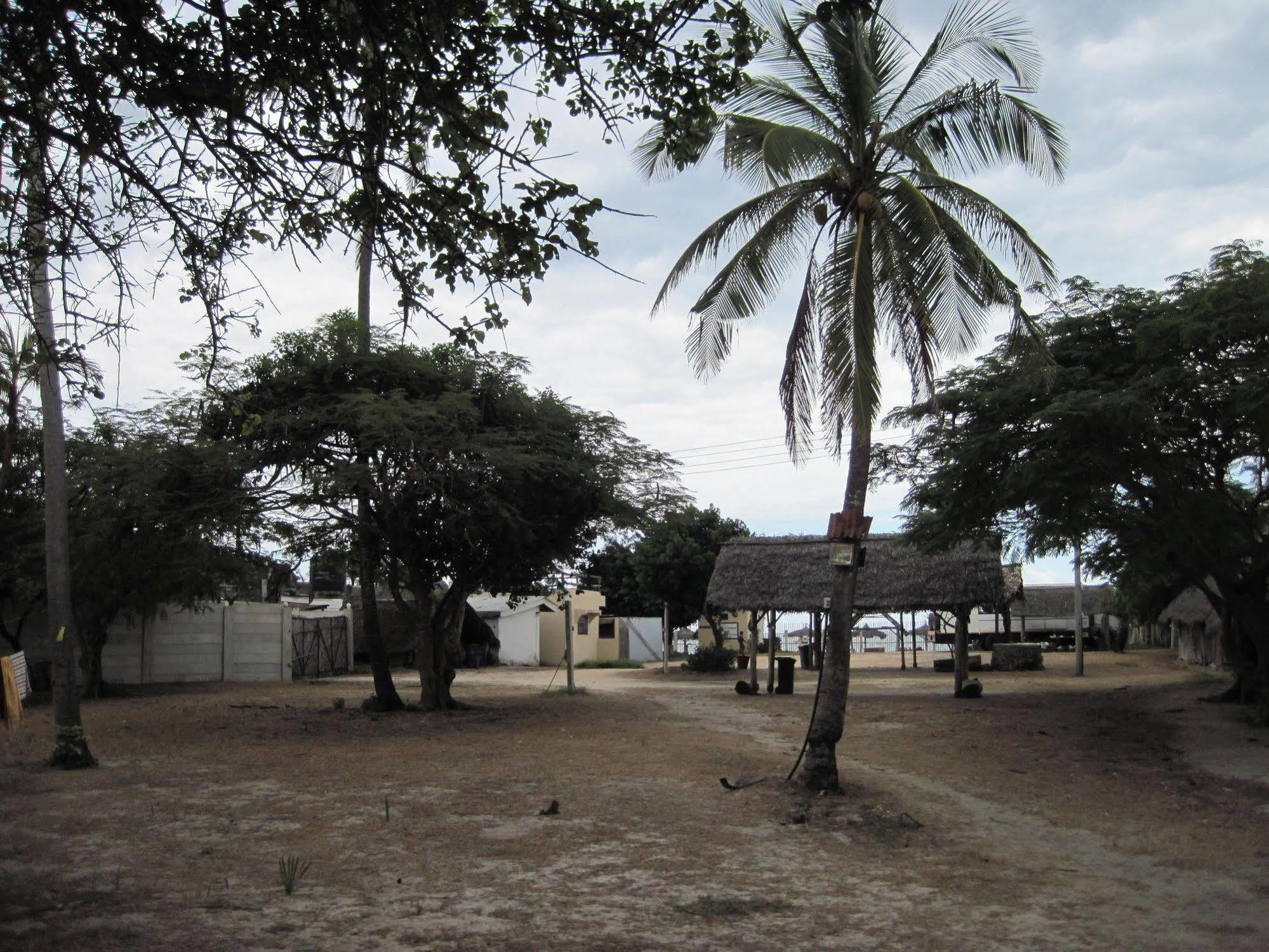 Kipepeo Beach And Village Dar es Salaam Bagian luar foto