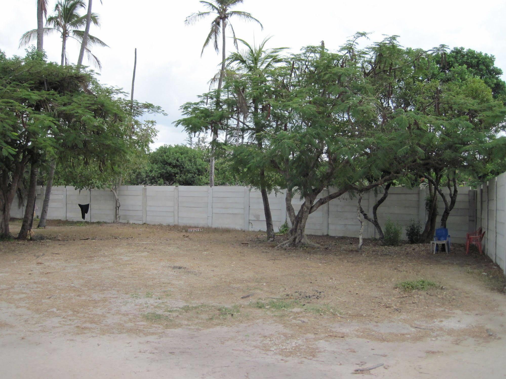 Kipepeo Beach And Village Dar es Salaam Bagian luar foto