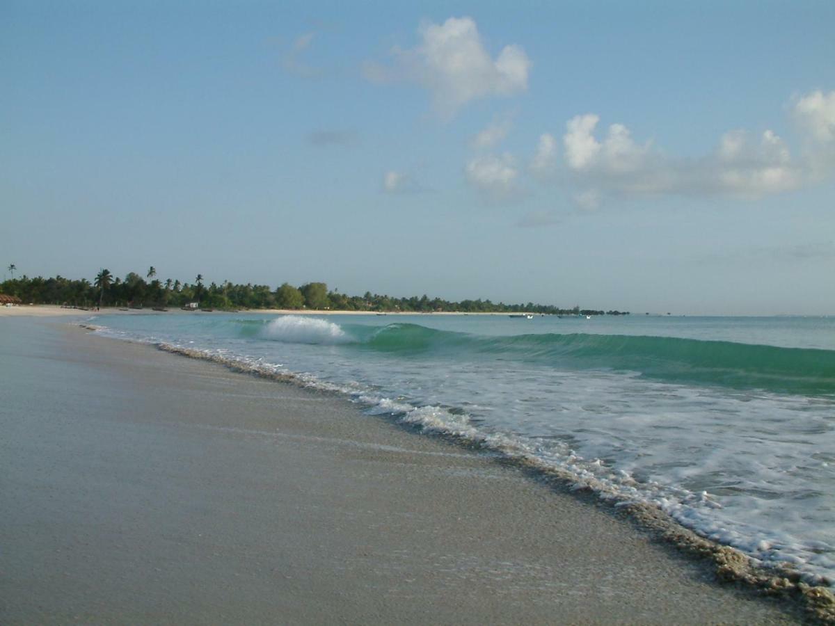 Kipepeo Beach And Village Dar es Salaam Bagian luar foto